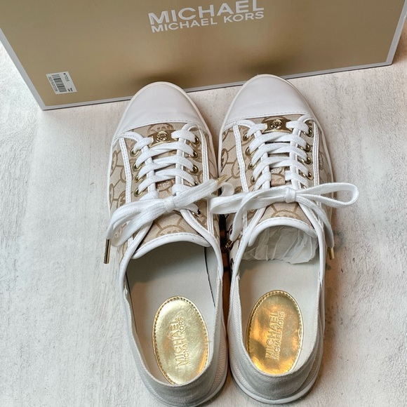 Michael Kors Kristy Slides 🤎 - Picture 7 of 11